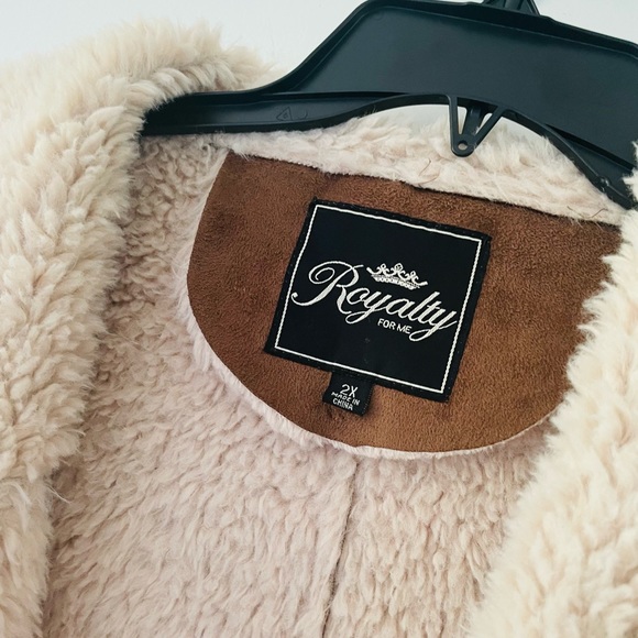 Suede and Fur Vest - Picture 5 of 6